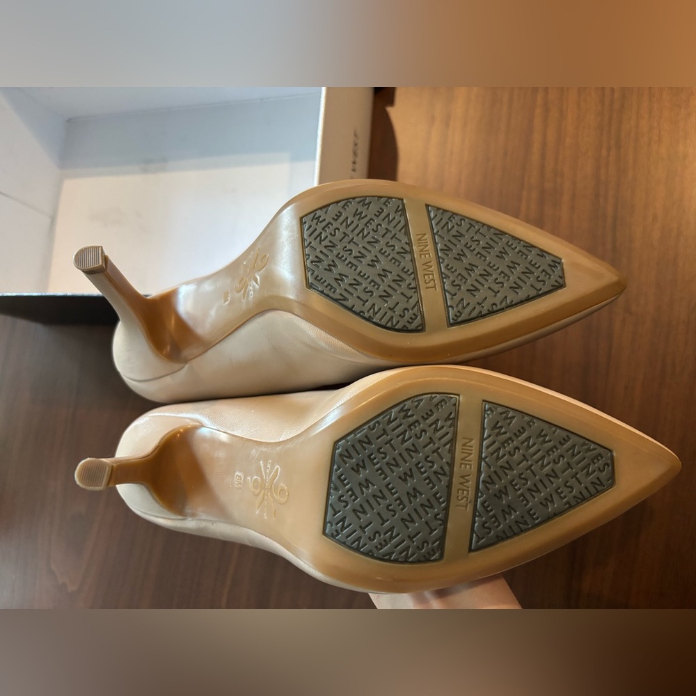 Nine West Fifth 9x9 Pointy Toe Pumps - Picture 4 of 6